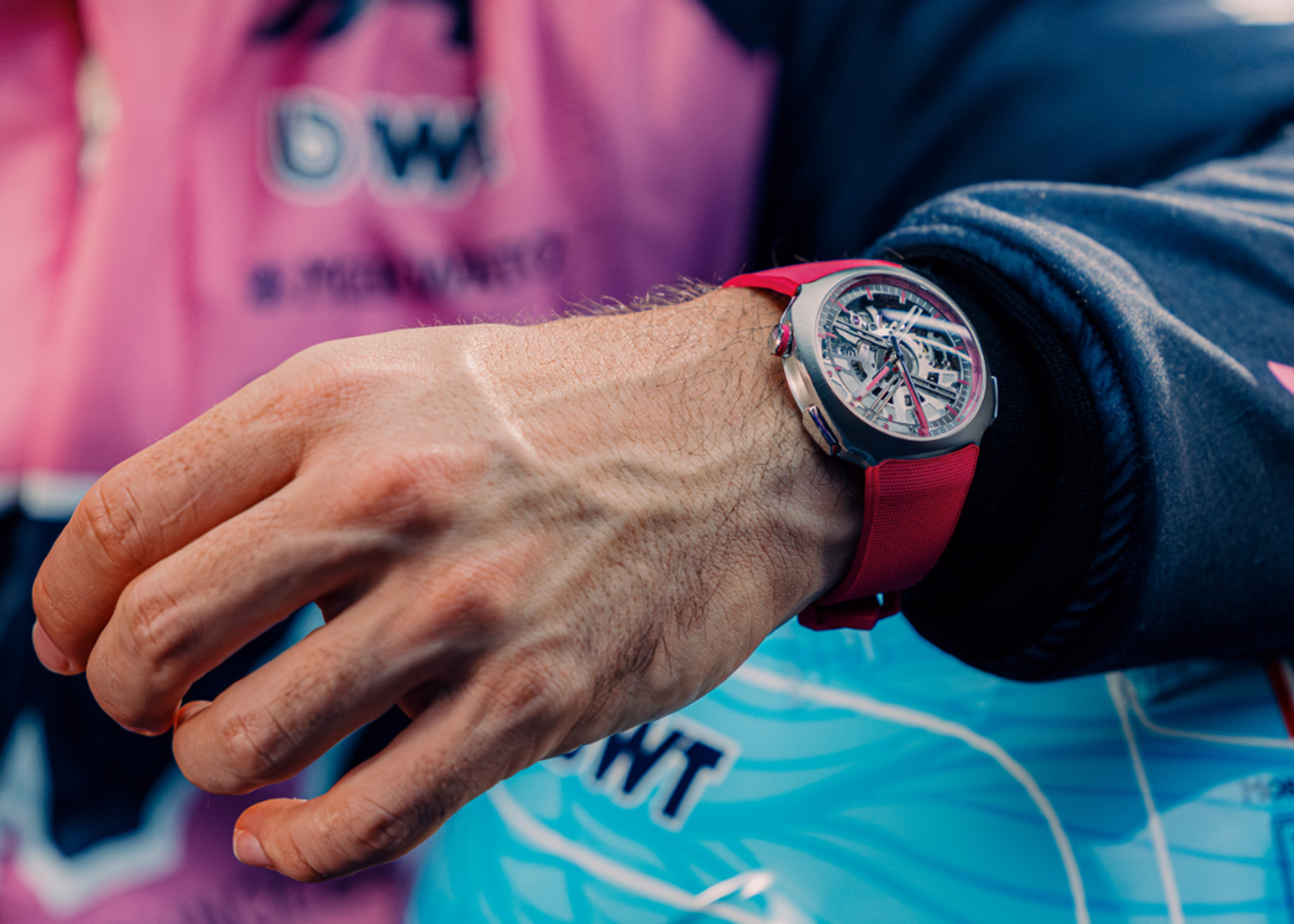 H. Moser & Cie. Streamliner Alpine Drivers Pink Edition