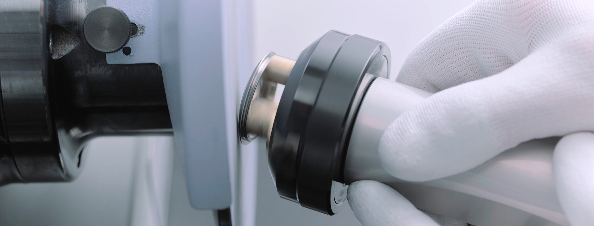Refinishing of the case and bracelet - Rolex watch servicing procedure