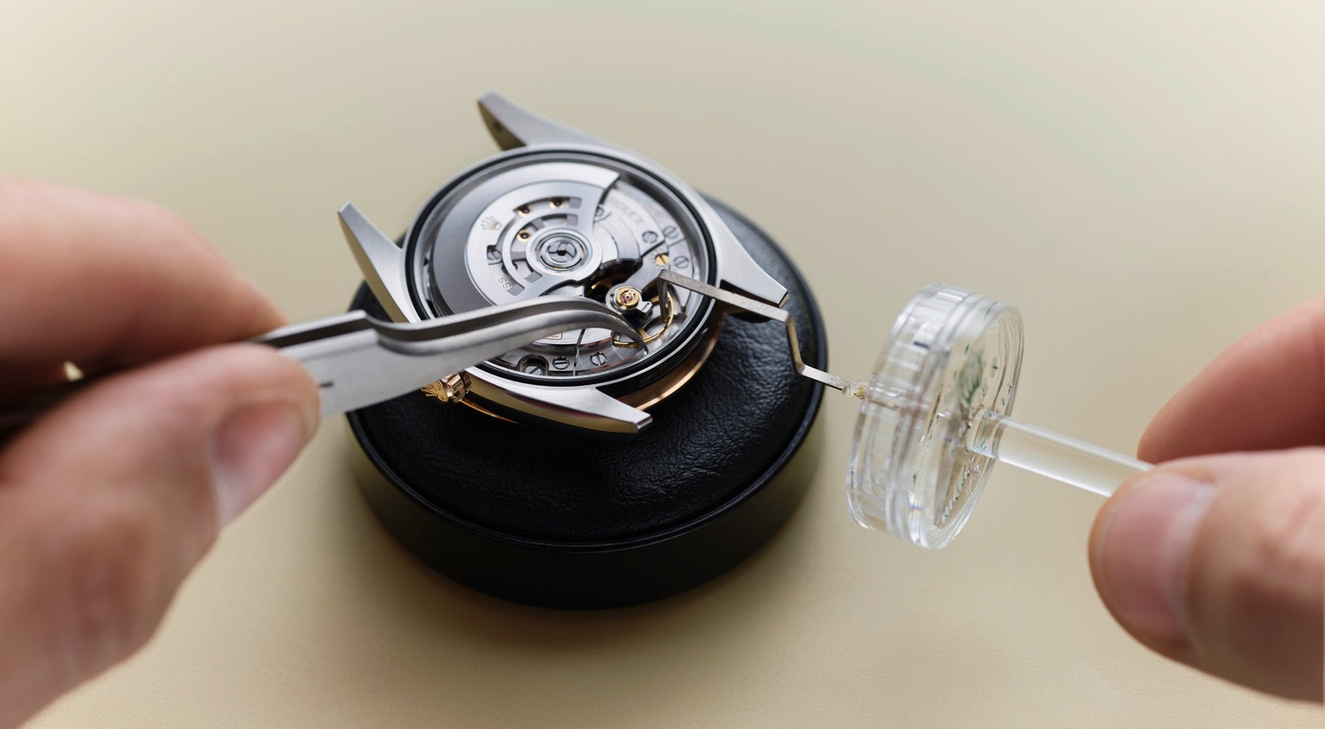 Precision test - Rolex watch servicing procedure