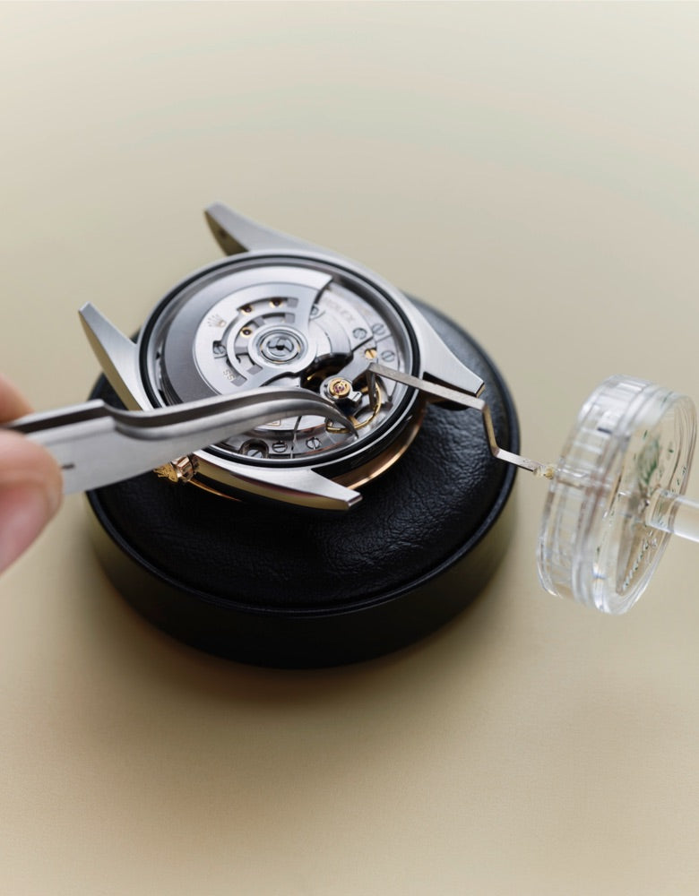 Precision test - Rolex watch servicing procedure