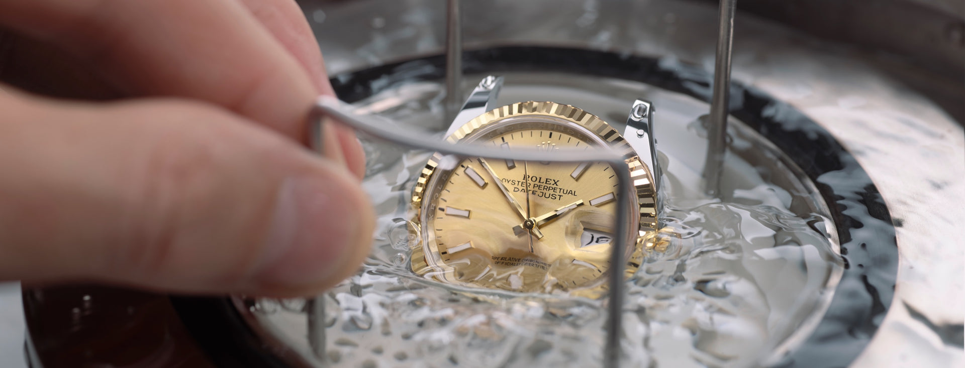Waterproofness test - Rolex watch servicing procedure